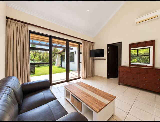 4 BEDROOM TOWNHOUSE TO LET IN BALLITO CENTRAL